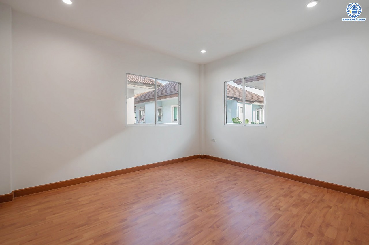 บ้านมือสองตกแต่งใหม่ โครงการ บางกอก บูเลอวาร์ด รามอินทรา แบรนด์ SC Asset เนื้อที่ 55.20 ตร.ว. ฟังก์ชัน 3 ห้องนอน 3 ห้องน้ำ ที่จอดรถ 2 คัน บนทำเลแห่งการเดินทาง เชื่อมต่อถนนรามอินทรา, ถนนรัชดา-รามอินทรา ใกล้จุดขึ้น "ทางด่วนรามอินทรา" รถไฟฟ้าสายสีชมพู "สถานีวงแหวนรามอินทรา" และ ใกล้ห้างแฟชั่น ไอส์แลนด์